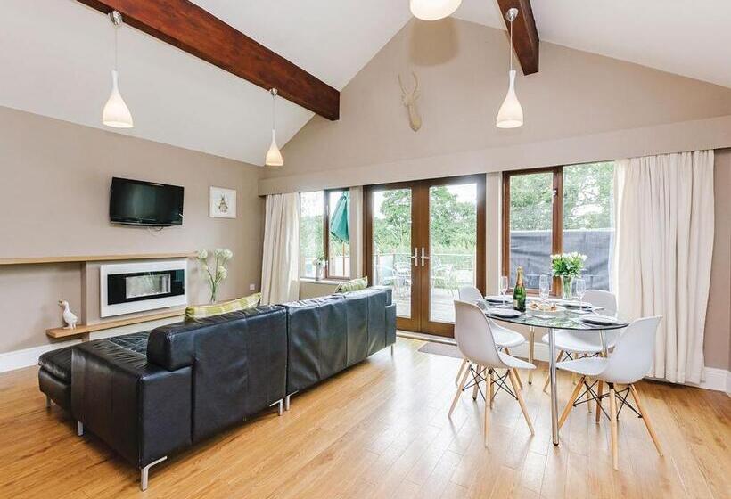 Дом 2 Спальни, Oakwood Lodges