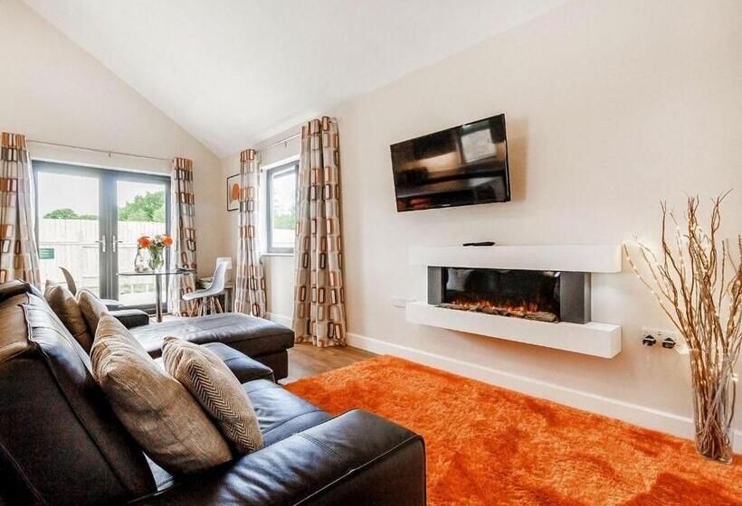 침실 1개 주택, Oakwood Lodges