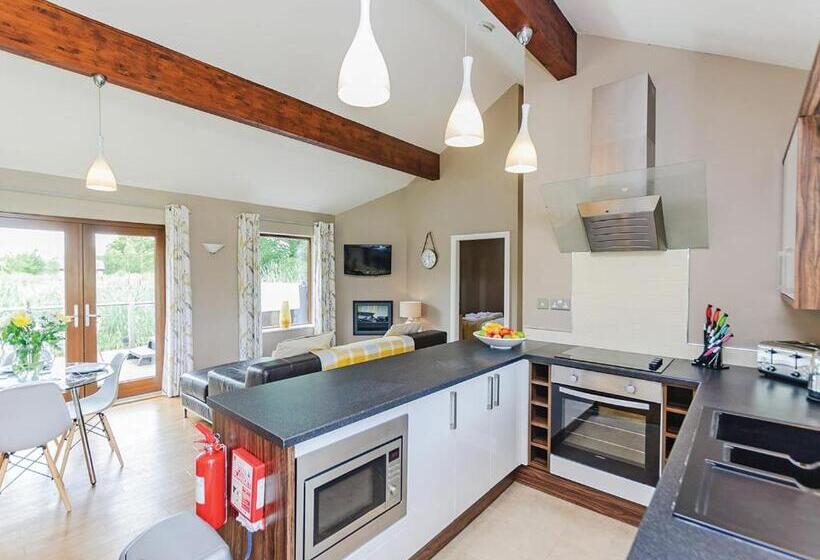 Дом 2 Спальни, Oakwood Lodges