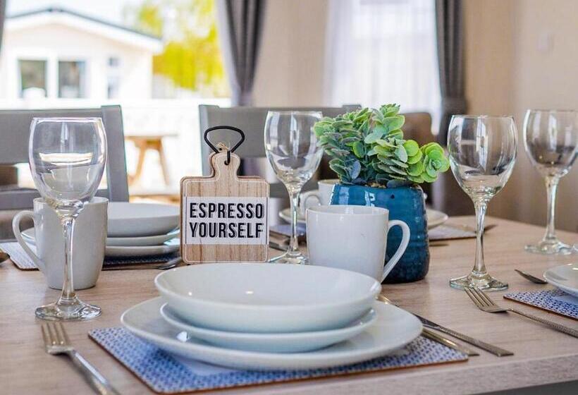 침실 3개 주택, Wild Rose Holiday Park