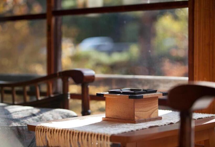 غرفة قياسية حمام مشترك, Shiroyamakan