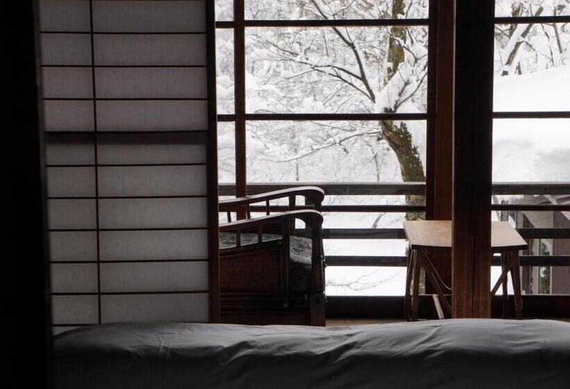 غرفة قياسية حمام مشترك, Shiroyamakan