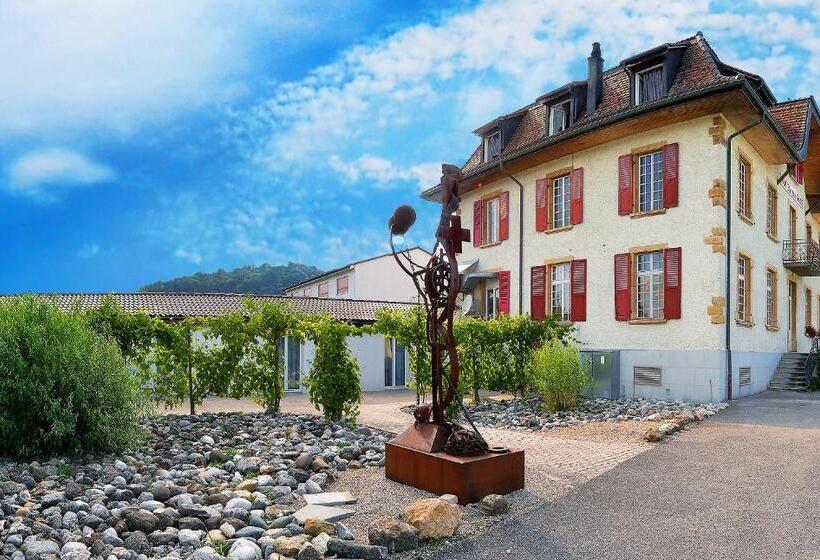 غرفة قياسية ثلاثية, De La Gare