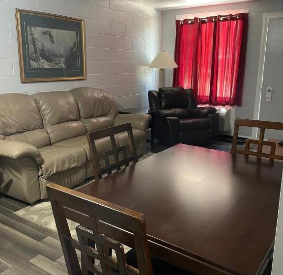 带2个卧室的套房, Arrow Lake Motel