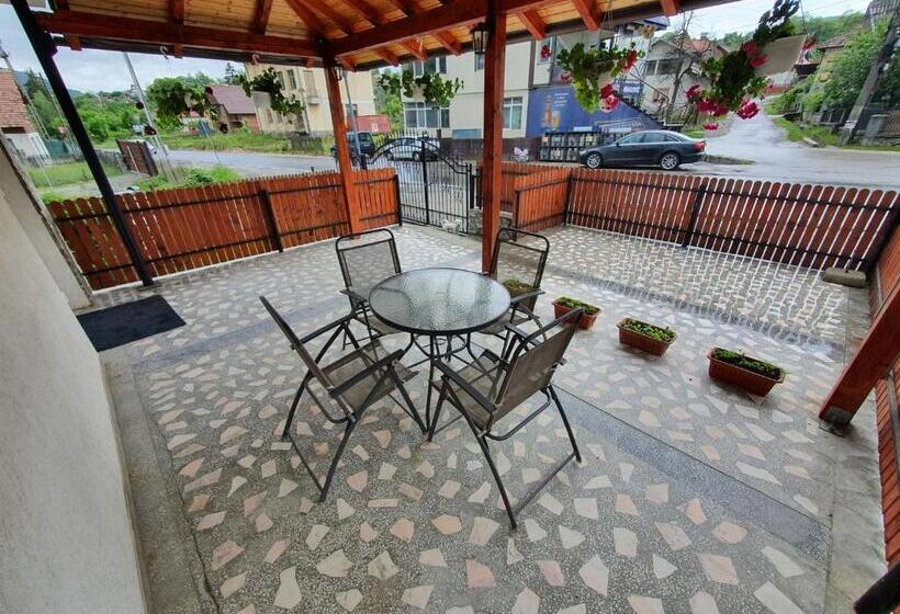 デラックスファミリールーム, Pensiunea Dandu