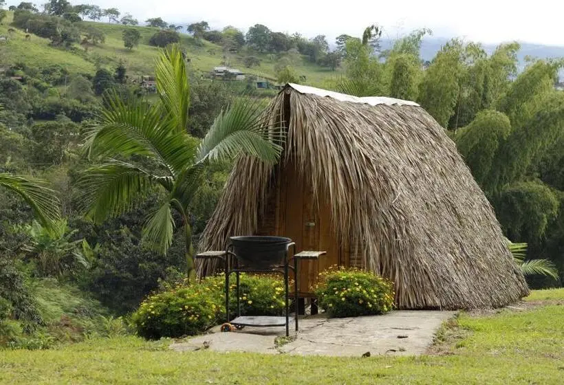 スタンダードバンガロー, San Julio Campestre