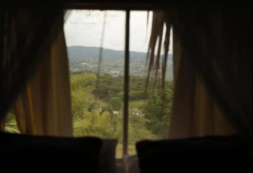 スタンダードバンガロー, San Julio Campestre