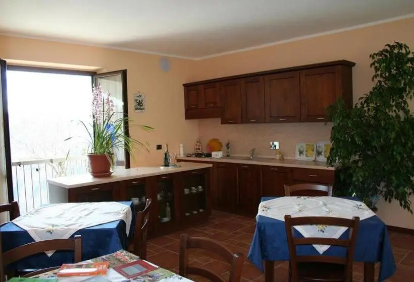 Pokój Rodzinny Wspólna Łazienka, Orchidea Selvatica B&b