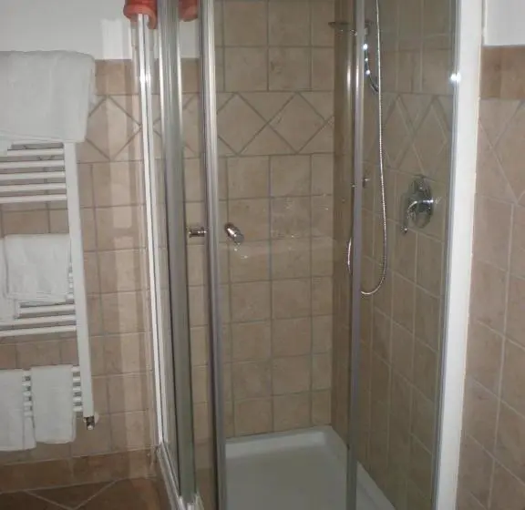 Pokój Rodzinny Wspólna Łazienka, Orchidea Selvatica B&b