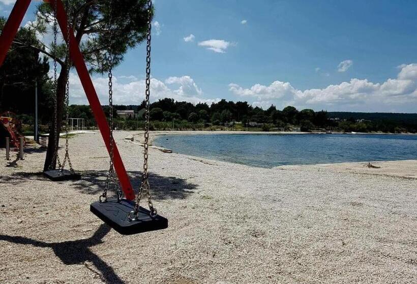 شقة غرفة نوم واحدة مزودة بتراس مطلة على البحر, Apartments Milic