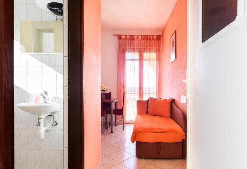 شقة غرفة نوم واحدة مزودة بتراس مطلة على البحر, Apartments Milic