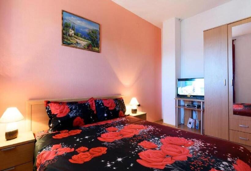 شقة غرفة نوم واحدة مزودة بتراس مطلة على البحر, Apartments Milic