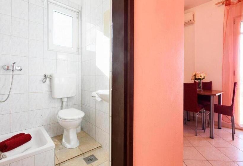 شقة غرفة نوم واحدة مزودة بتراس مطلة على البحر, Apartments Milic