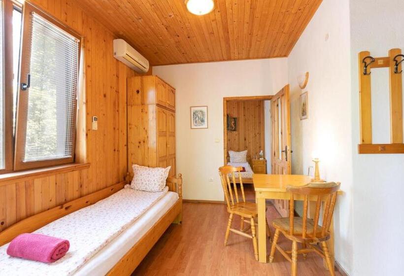 غرفة قياسية ثلاثية, Eco Hotel Imenieto