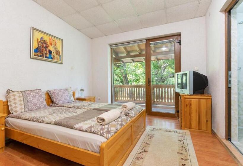 غرفة قياسية رباعية, Eco Hotel Imenieto