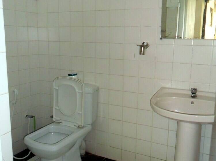 غرفة قياسية ثلاثية, Mahaweli Regent