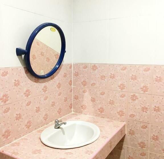 חדר קלאסי לשלושה, Purinplace