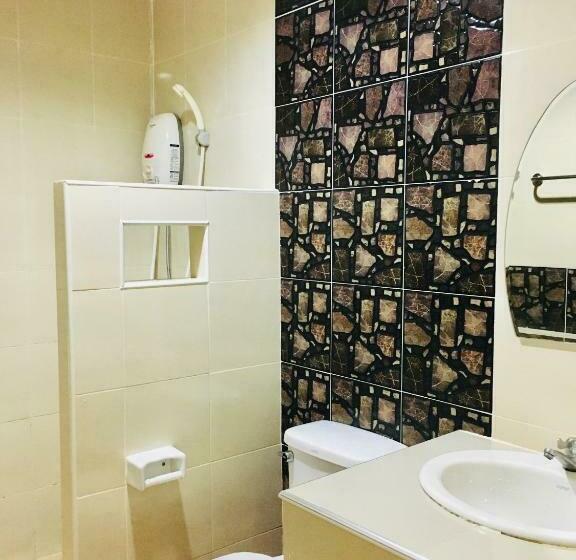 חדר דלוקס לשלושה, Purinplace