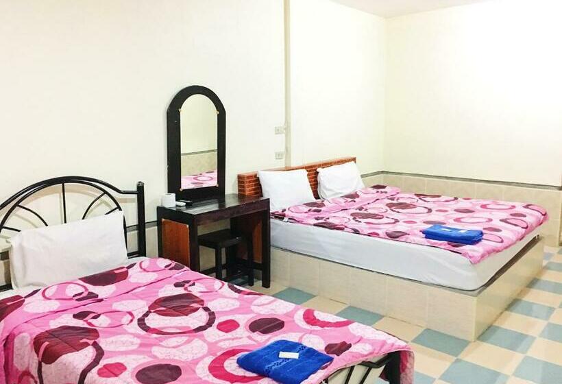 חדר קלאסי לשלושה, Purinplace