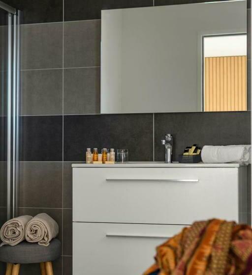 جناح سوبيريور, Calarossa Bay Resort