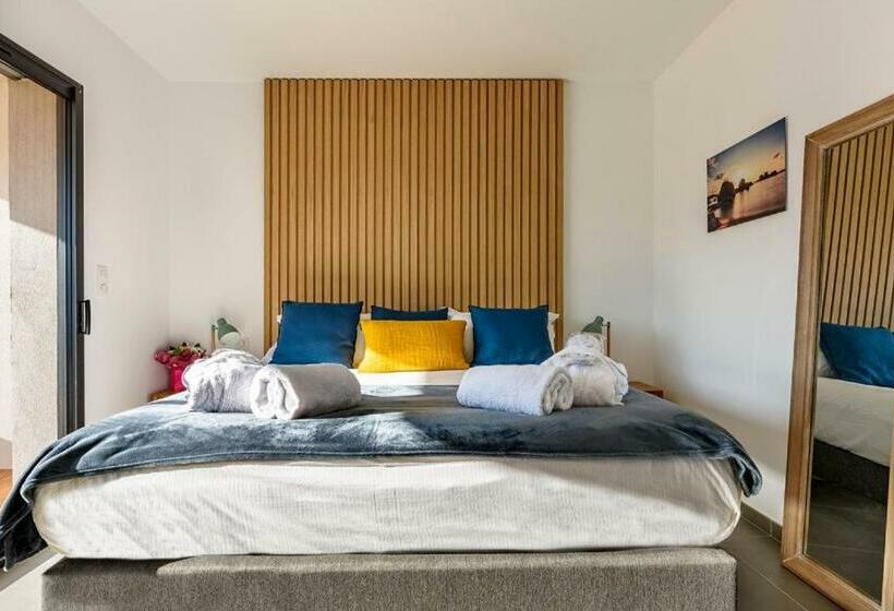 جناح ديلوكس, Calarossa Bay Resort