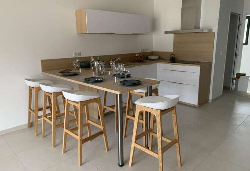 جناح ديلوكس, Calarossa Bay Resort