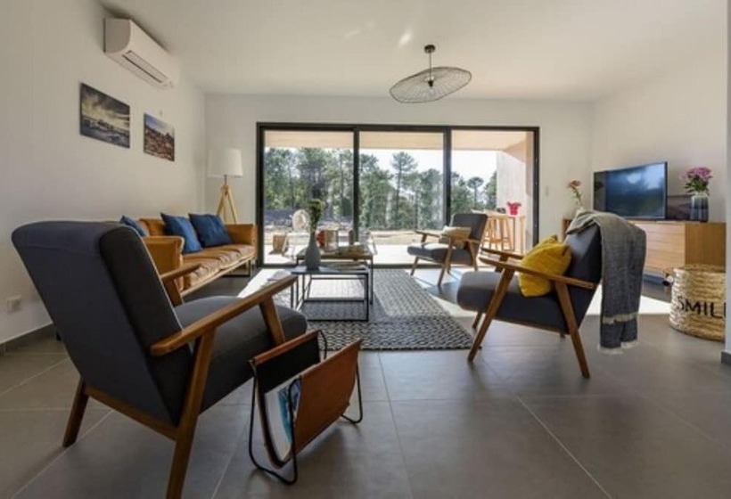 جناح ديلوكس, Calarossa Bay Resort