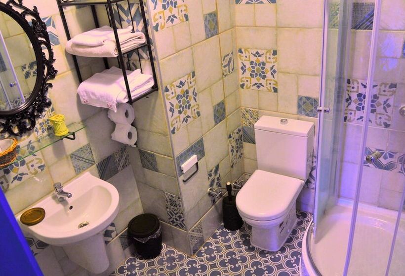 غرفة عائلية, Alterna Koy Evi