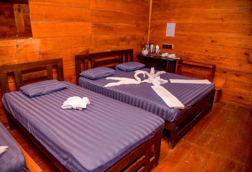 スタンダードトリプルルーム, Sinharaja Forest Gate