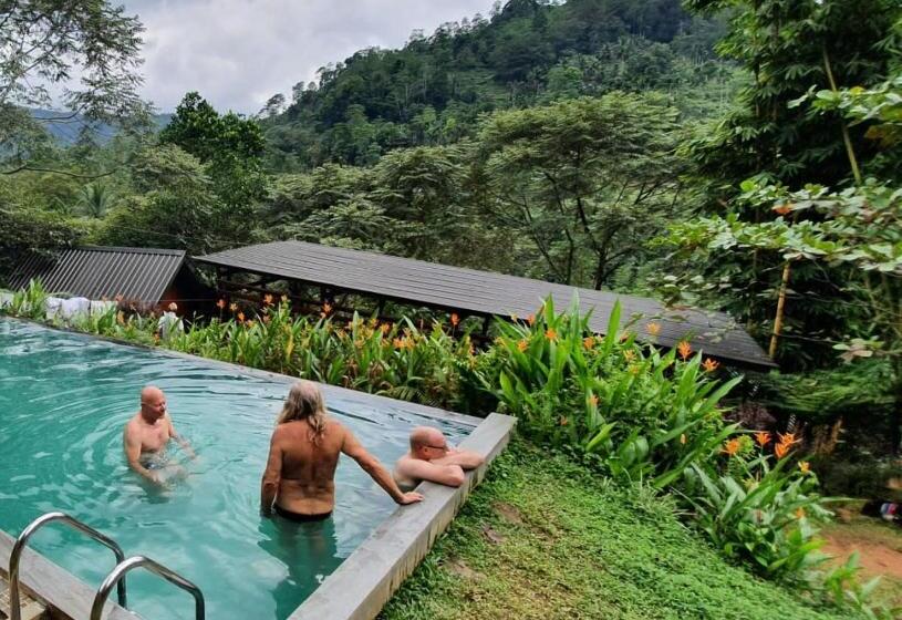 スーペリアファミリールーム, Sinharaja Forest Gate