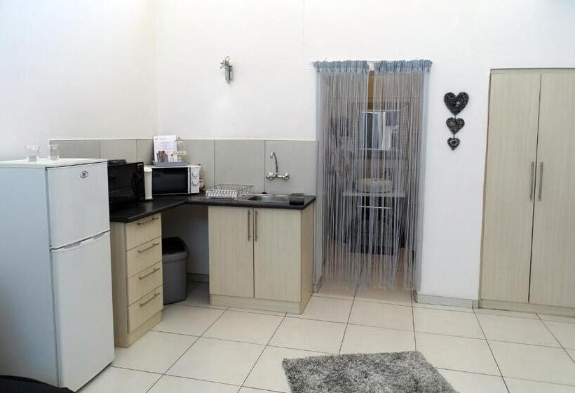 استودیوی لوکس, Eden Self Catering Chalets