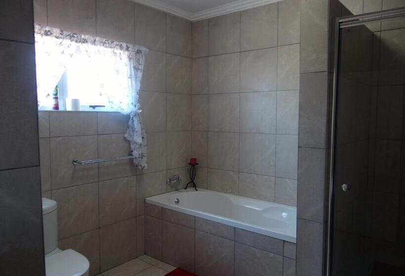 سوییت خانوادگی, Eden Self Catering Chalets