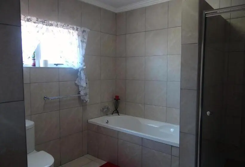 سوییت خانوادگی, Eden Self Catering Chalets