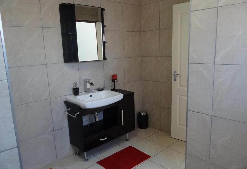 سوییت خانوادگی, Eden Self Catering Chalets