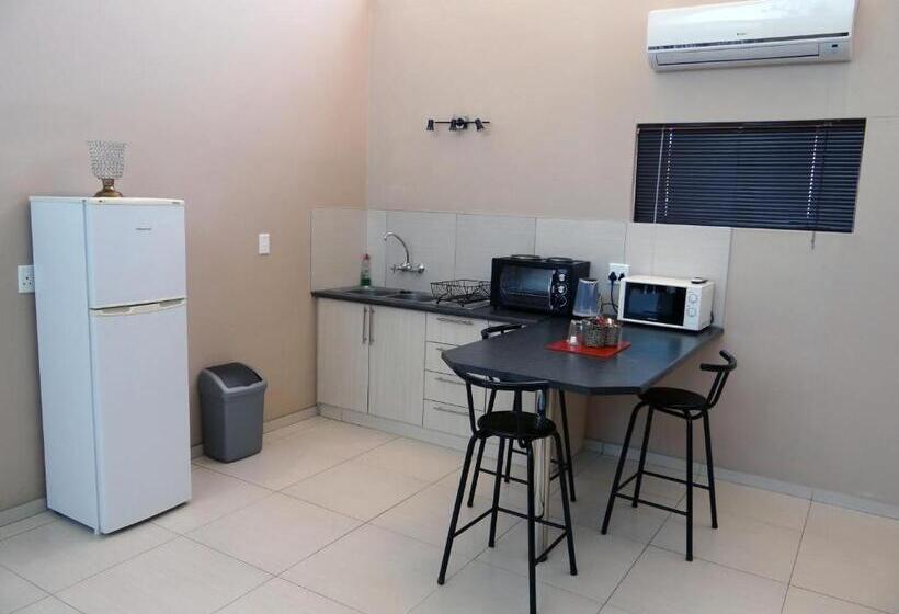 سوییت خانوادگی, Eden Self Catering Chalets