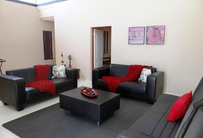 سوییت خانوادگی, Eden Self Catering Chalets