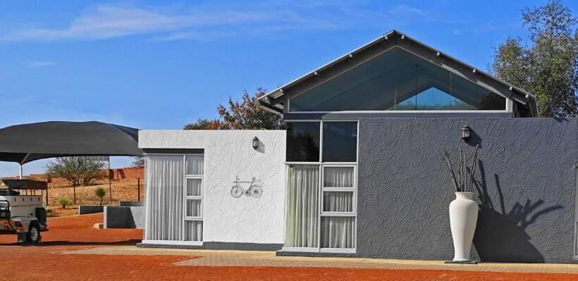 سوییت خانوادگی, Eden Self Catering Chalets