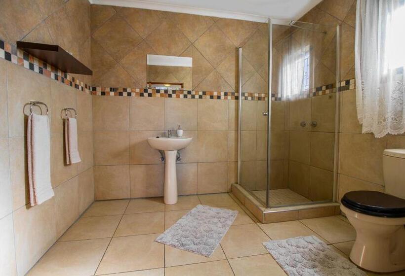 کلبه ییلاقی, Eden Self Catering Chalets