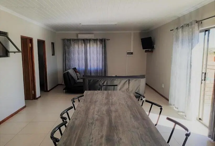 بنگله خانوادگی, Eden Self Catering Chalets