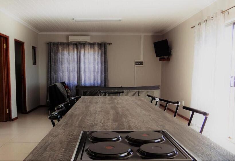 بنگله خانوادگی, Eden Self Catering Chalets