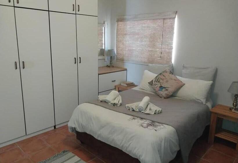 آپارتمان خانوادگی, Eden Self Catering Chalets