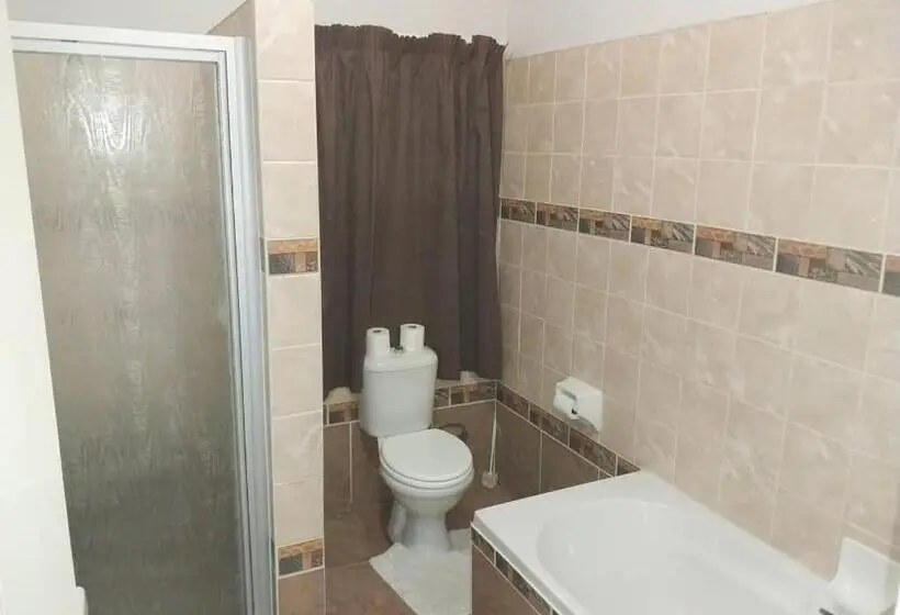 آپارتمان خانوادگی, Eden Self Catering Chalets