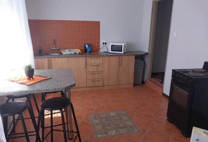 آپارتمان خانوادگی, Eden Self Catering Chalets