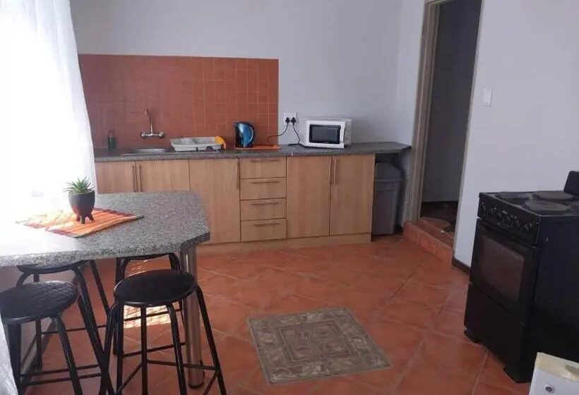آپارتمان خانوادگی, Eden Self Catering Chalets