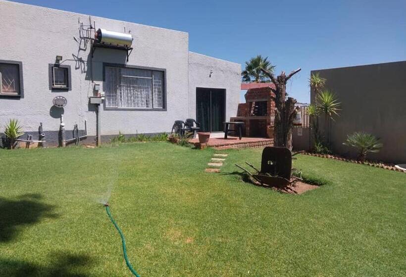 آپارتمان خانوادگی, Eden Self Catering Chalets