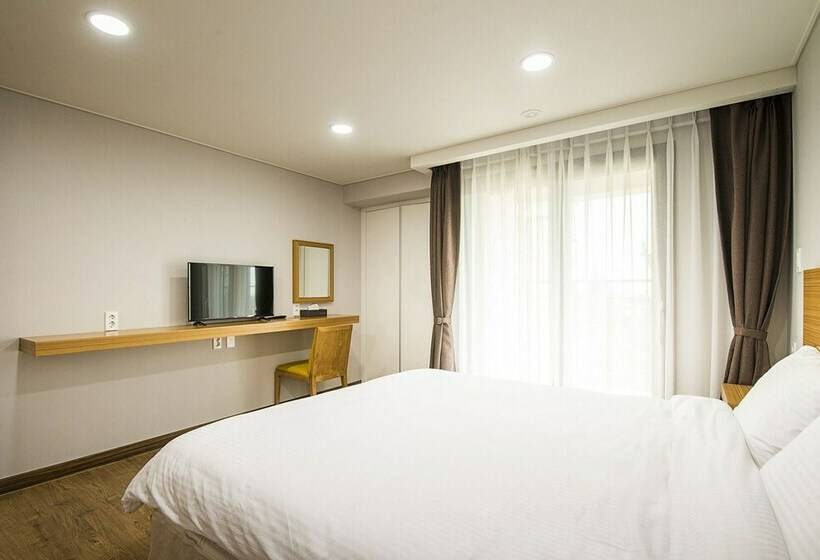 סוויטה משפחתית, W Ocean Pension