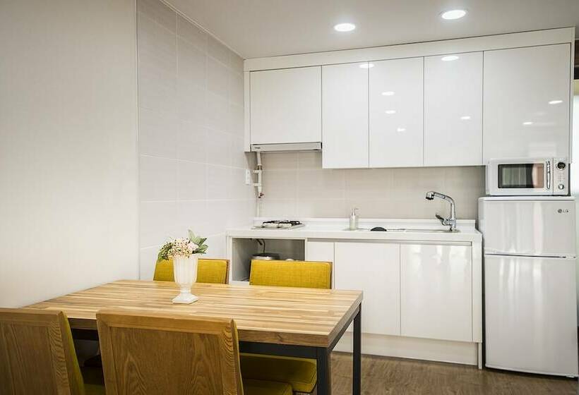 סוויטה משפחתית, W Ocean Pension