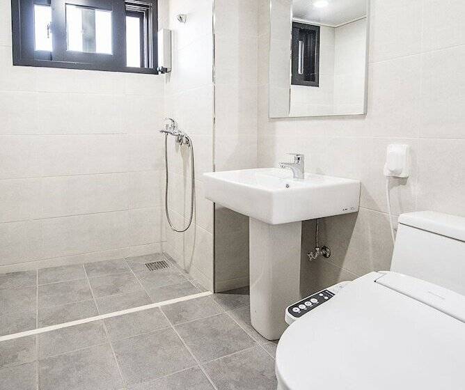 סוויטה משפחתית, W Ocean Pension