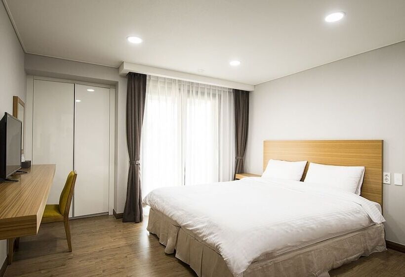 סוויטה משפחתית, W Ocean Pension