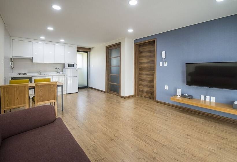 סוויטה משפחתית, W Ocean Pension